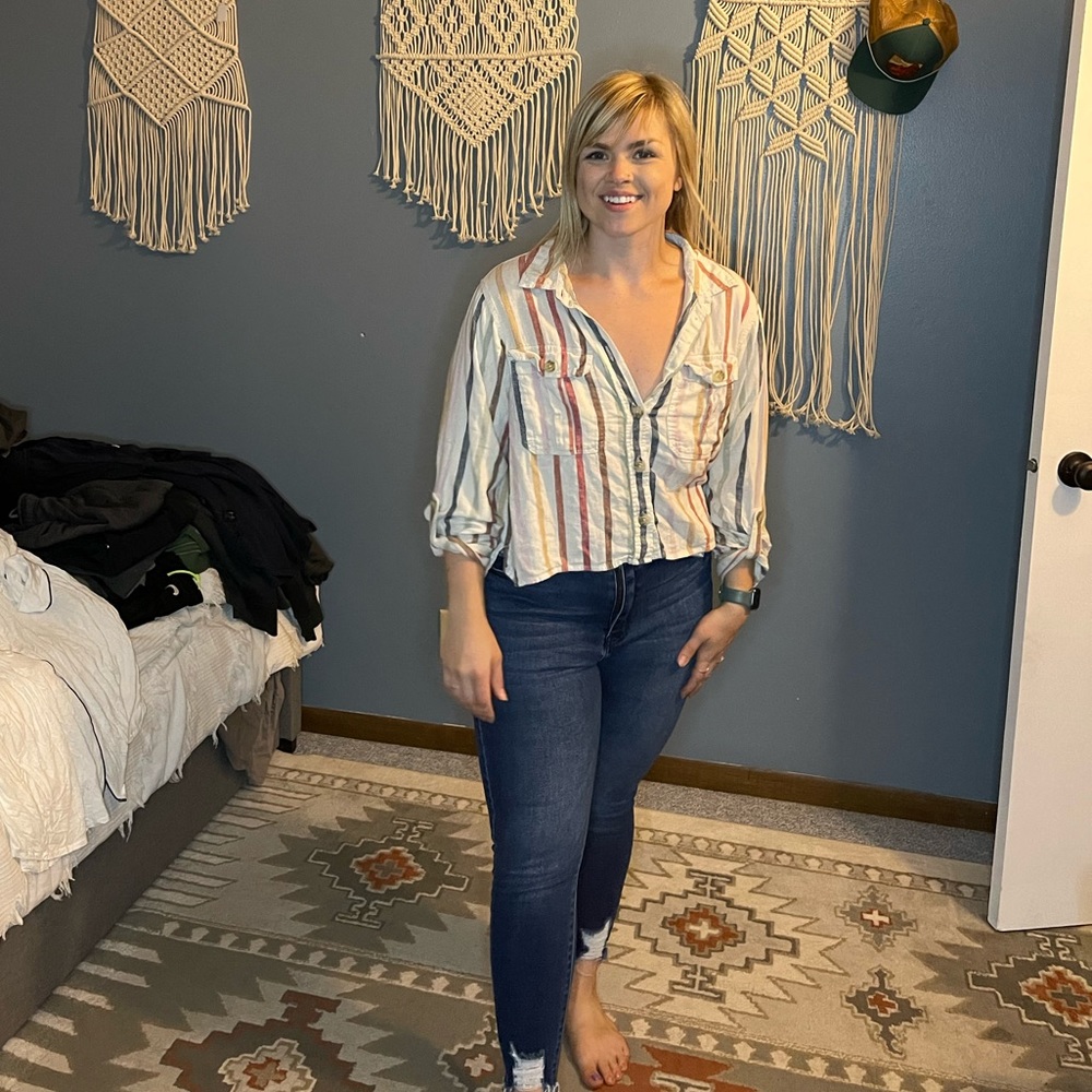 American Eagle Cropped Button Up Shirt